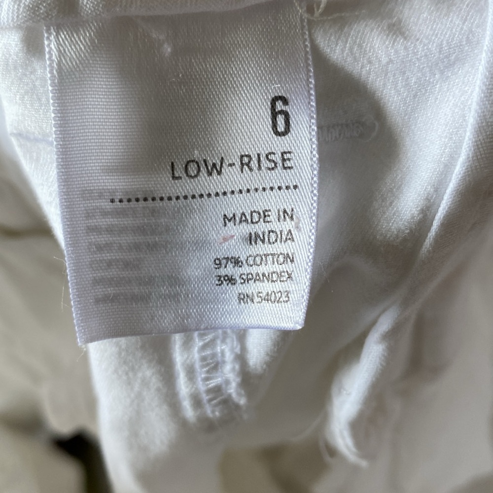 Old Navy White Bermuda Shorts Crisp Cotton Summer Style - Picture 5 of 7
